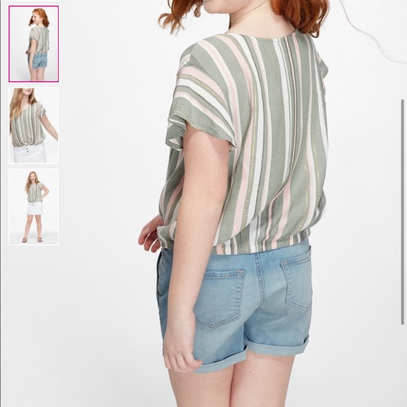 Flutter sleeve hem top - Picture 2 of 9